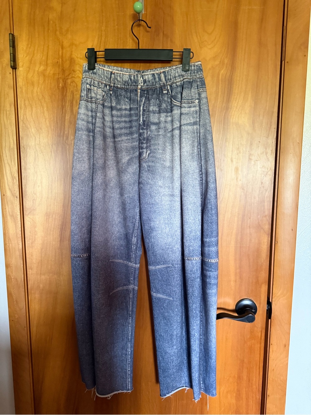 Relaxed Wide-Leg Women's Pants in Washed Blue size small inseam measures 25”
